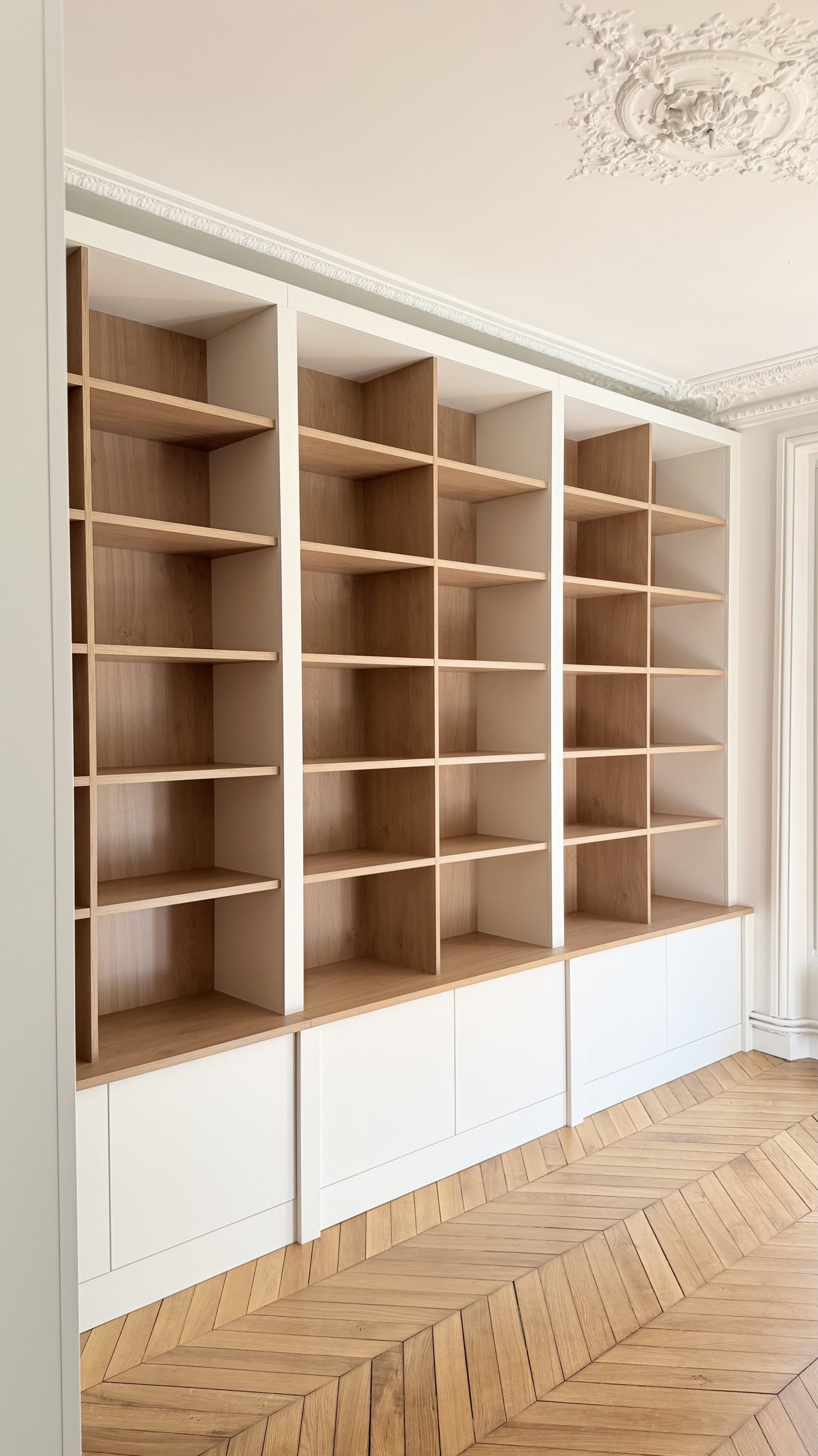 BIBLIOTHÈQUE VUE DE DROITE